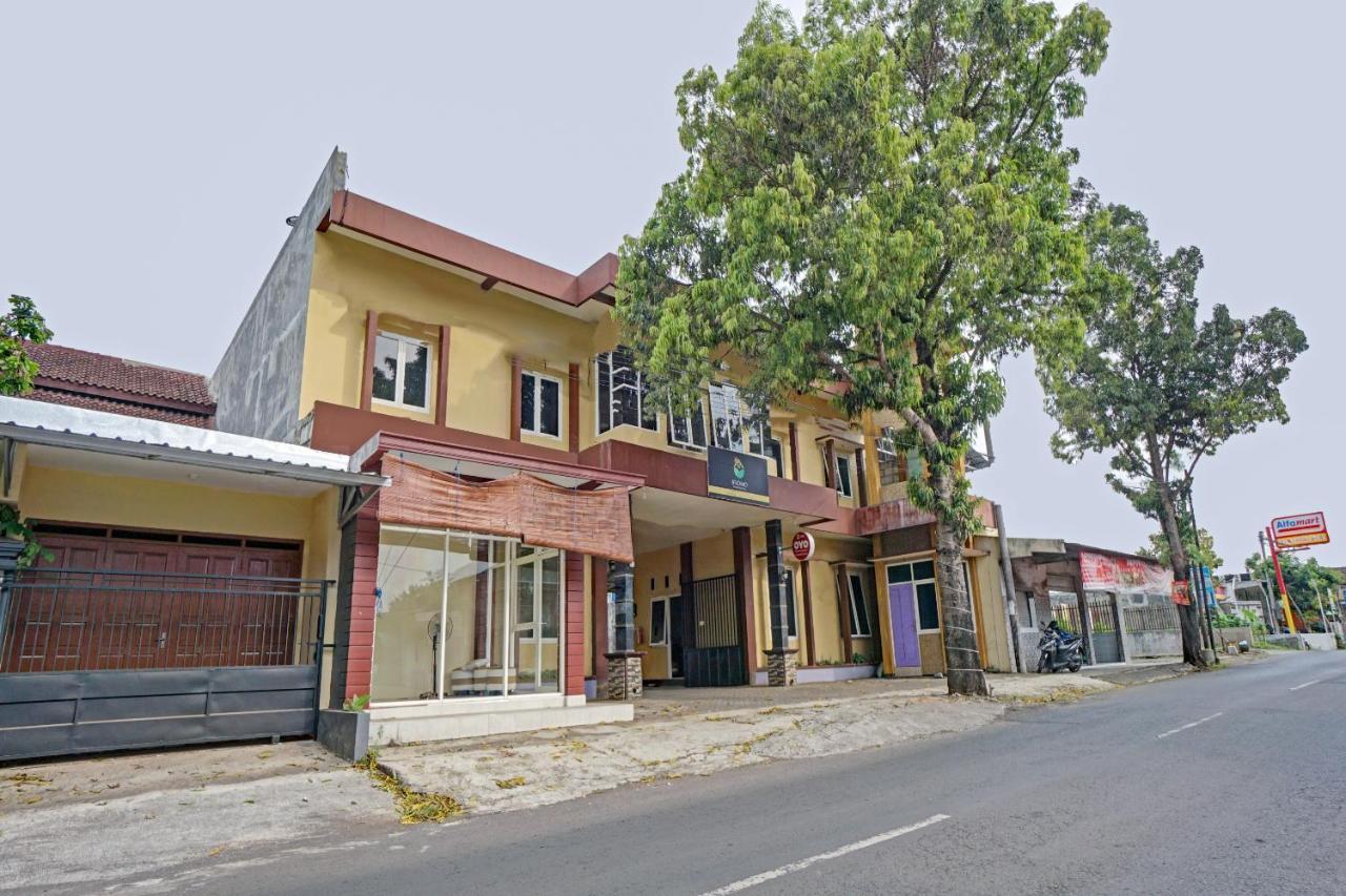 Oyo 3298 Bromo Guest House Family มะลัง ภายนอก รูปภาพ