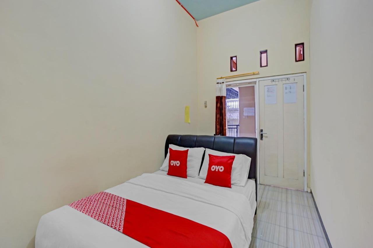 Oyo 3298 Bromo Guest House Family มะลัง ภายนอก รูปภาพ