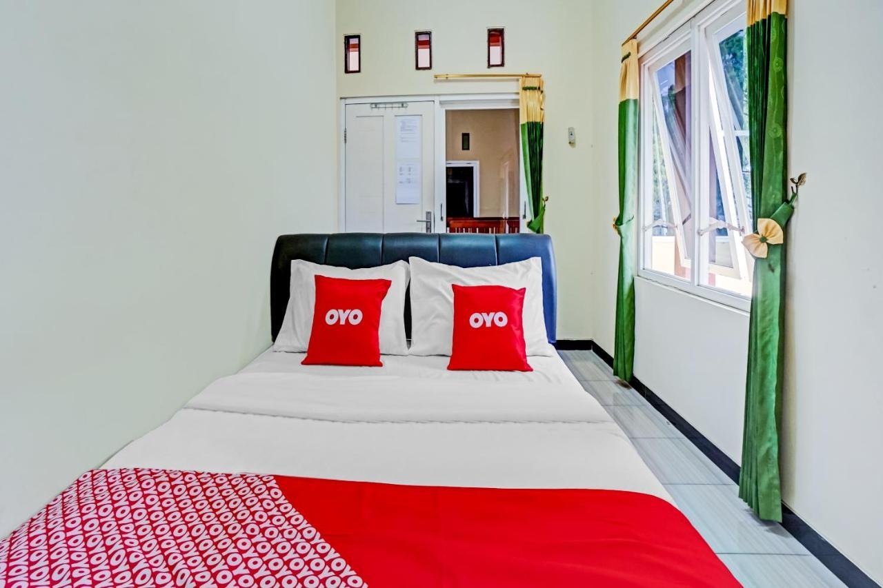 Oyo 3298 Bromo Guest House Family มะลัง ภายนอก รูปภาพ
